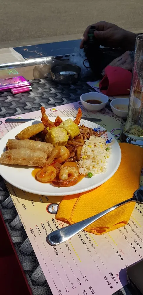 Beignet de Calmar Nugget Nem Samossa Et Nouille Chinoise
